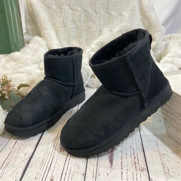 Ugg classic mini 2 sheepskin boots - Picture 1 of 5